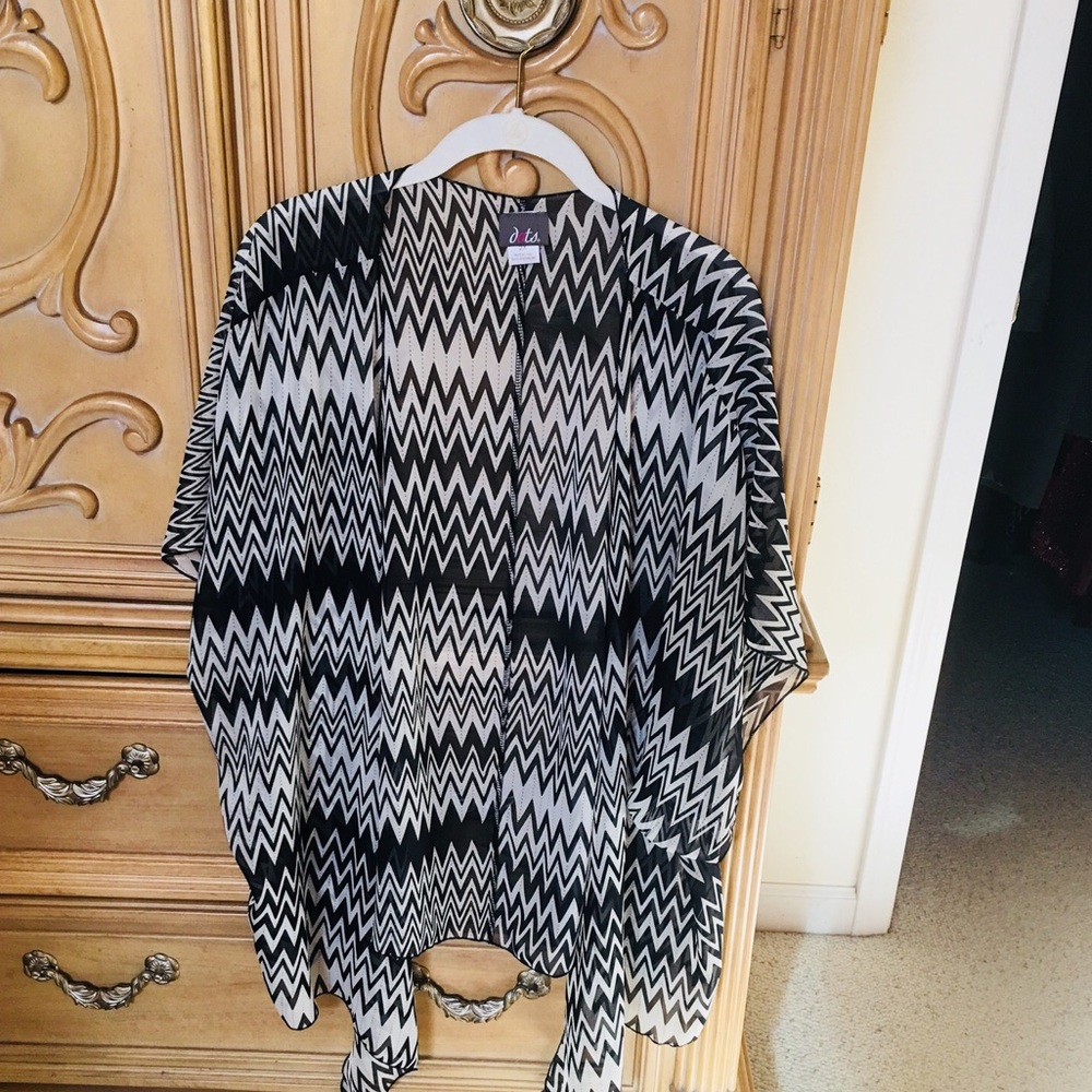 🦋 Dots sheer geometric cover jacket